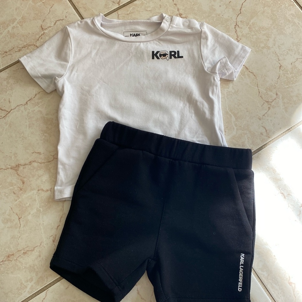 KARL LAGERFELD KIDS
T-SHIRT AND SHORTS SET size 2